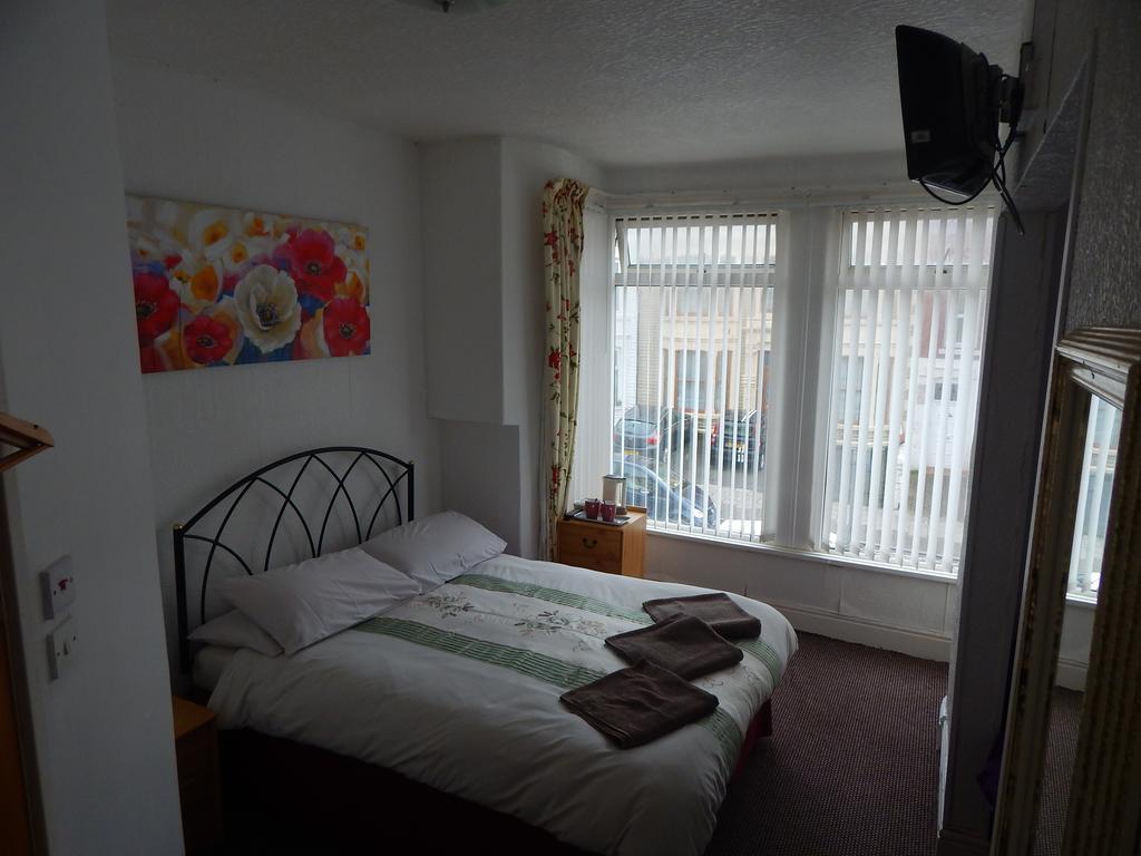 Llanryan Guest House Blackpool Room photo